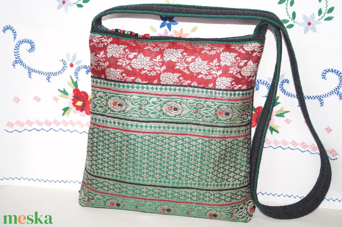 FOGLALT!! Zöld-ezüst-piros, virágos, különleges indiai esküvő, közepes méretű válltáska  - táska & tok - kézitáska & válltáska - válltáska - Meska.hu