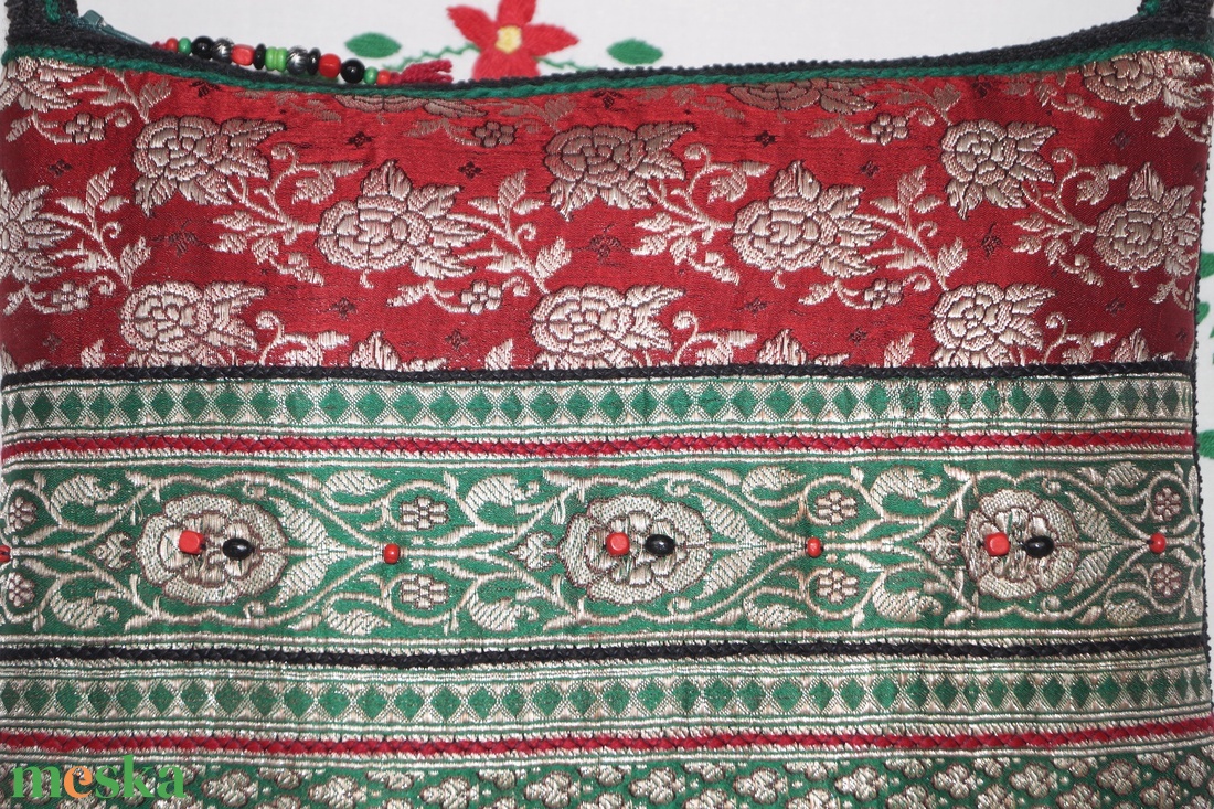 FOGLALT!! Zöld-ezüst-piros, virágos, különleges indiai esküvő, közepes méretű válltáska  - táska & tok - kézitáska & válltáska - válltáska - Meska.hu