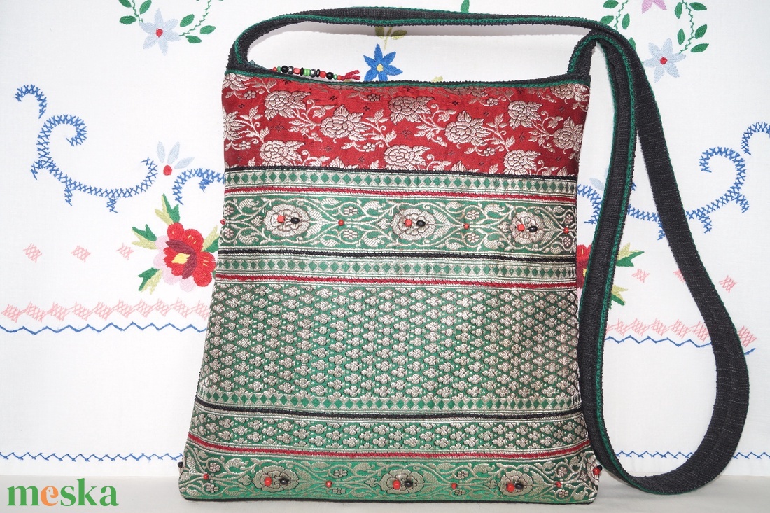 FOGLALT!! Zöld-ezüst-piros, virágos, különleges indiai esküvő, közepes méretű válltáska  - táska & tok - kézitáska & válltáska - válltáska - Meska.hu