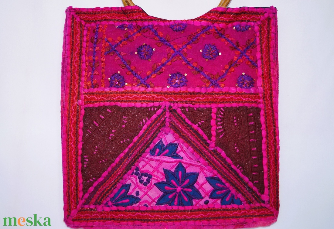 Pink, virágos indiai textilekből készült, géppel és kézzel hímzett, két oldalas, patchwork közepes méretű női kézitáska - táska & tok - kézitáska & válltáska - válltáska - Meska.hu Pink, virágos indiai textilekből készült, géppel és kézzel hímzett, két oldalas, patchwork közepes méretű női kézitáska - táska & tok - kézitáska & válltáska - válltáska - Meska.hu