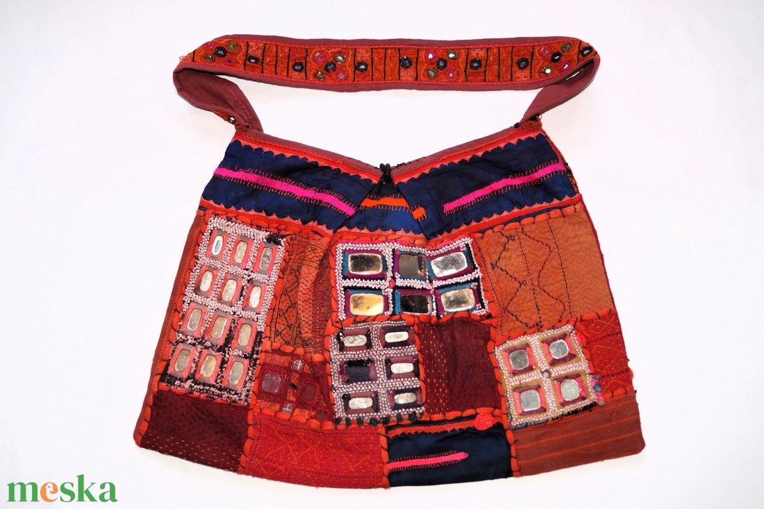 Színes, gyöngyös, tükrös, kézzel hímzett, indiai patchwork, nagy méretű, két oldalt díszített, női pakolós válltáska - táska & tok - kézitáska & válltáska - nagy pakolós táska - Meska.hu Színes, gyöngyös, tükrös, kézzel hímzett, indiai patchwork, nagy méretű, két oldalt díszített, női pakolós válltáska - táska & tok - kézitáska & válltáska - nagy pakolós táska - Meska.hu