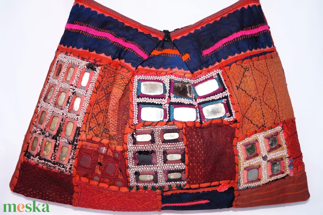 Színes, gyöngyös, tükrös, kézzel hímzett, indiai patchwork, nagy méretű, két oldalt díszített, női pakolós válltáska - táska & tok - kézitáska & válltáska - nagy pakolós táska - Meska.hu Színes, gyöngyös, tükrös, kézzel hímzett, indiai patchwork, nagy méretű, két oldalt díszített, női pakolós válltáska - táska & tok - kézitáska & válltáska - nagy pakolós táska - Meska.hu