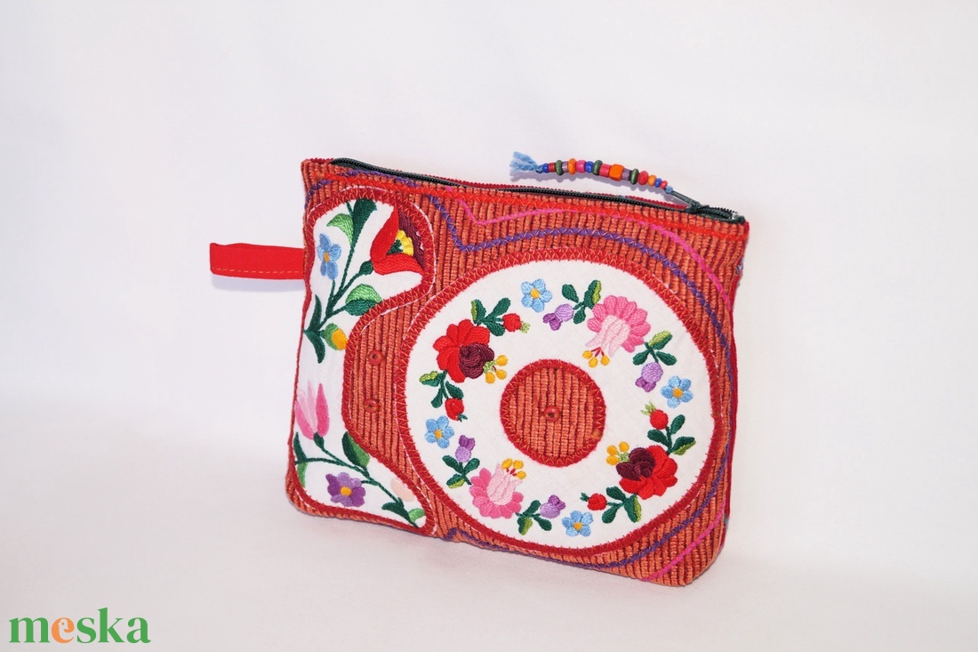Kézzel hímzett neszesszer, színes kalocsai virágos kozmetikai táska, cipzáros neszesszer, tartóka - táska & tok - neszesszer - Meska.hu
