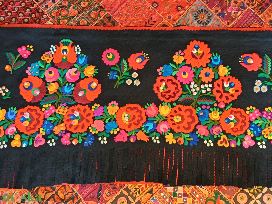 Színes virágos,  fekete gyapjúnemez, vintage virágos falikép, mérete 153/60 cm. - otthon & életmód - dekoráció - kép & falikép - vászonkép - Meska.hu