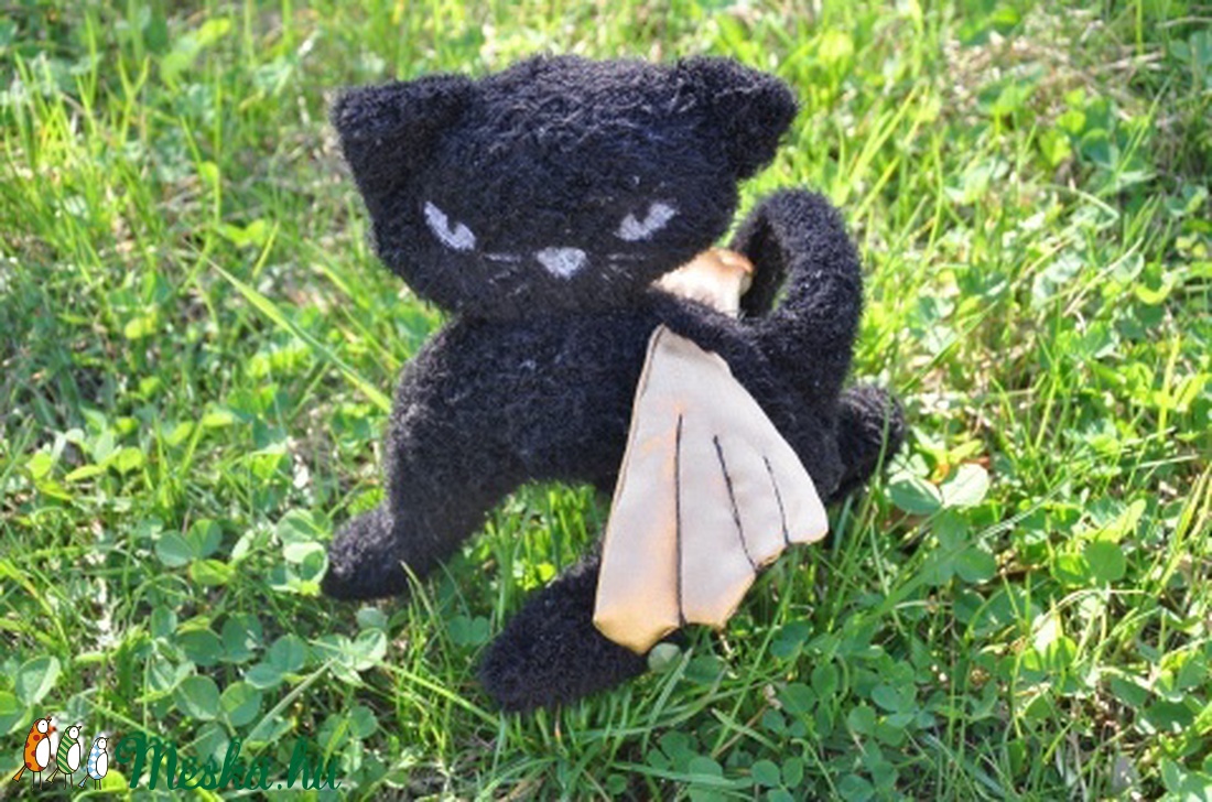 Blackie a fekete szárnyas plüss cica -  - Meska.hu