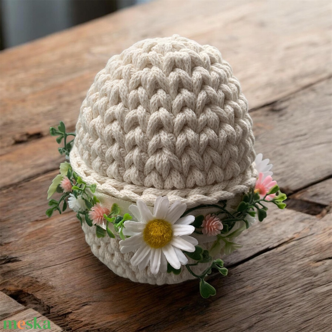 Horgolt húsvéti kosár virágdísszel � natúr tojás tartó - ünnepi díszek, dekorációk - húsvéti díszek és dekorációk - húsvéti asztaldíszek - Meska.hu