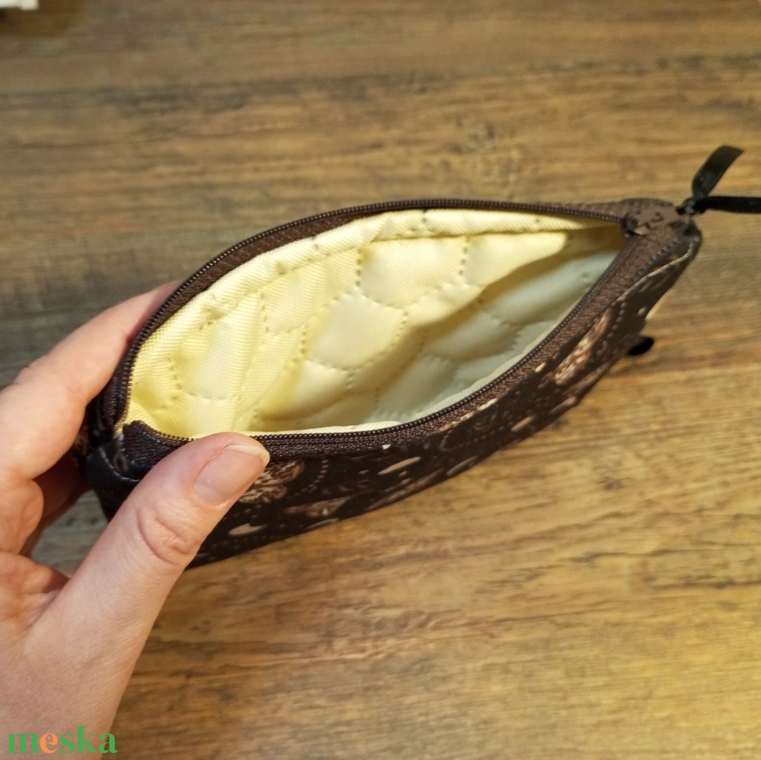 Barna lepkés neszeszer, vízálló - táska & tok - neszesszer - Meska.hu