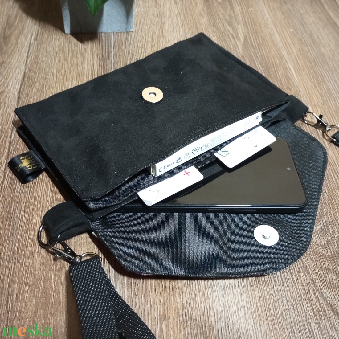 Képregény (pop art) telefontartó válltáska virágmintával - táska & tok - pénztárca & más tok - telefontok - Meska.hu