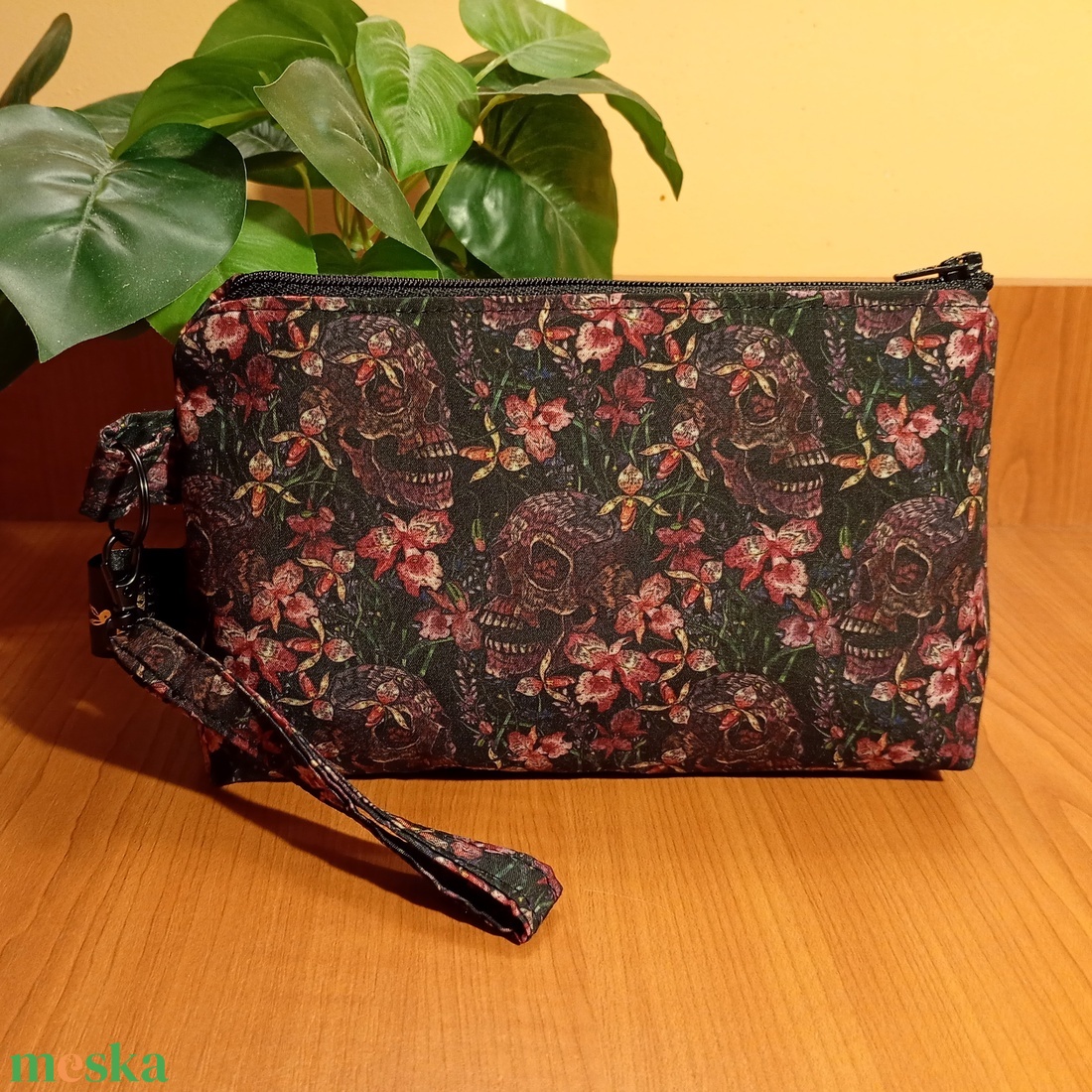 Koponyás-virágos mintás neszeszer - táska & tok - neszesszer - Meska.hu