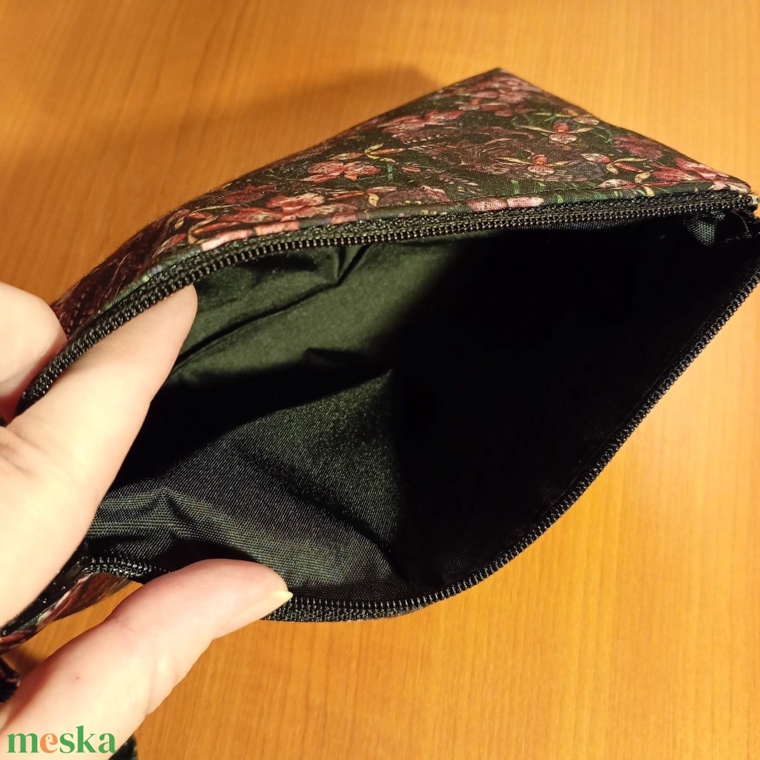 Koponyás-virágos mintás neszeszer - táska & tok - neszesszer - Meska.hu