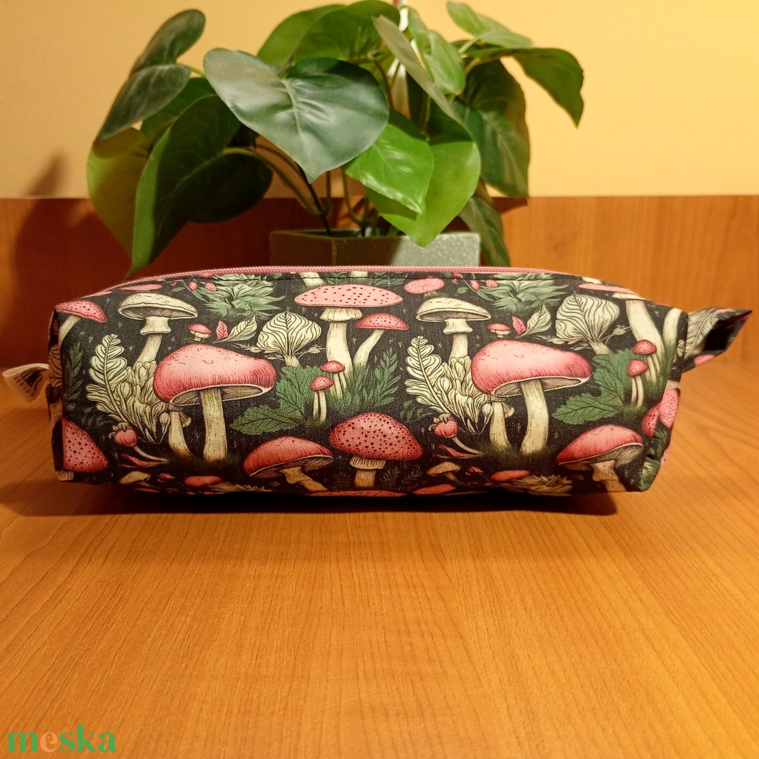 Rózsaszín gombamintás tolltartó - otthon & életmód - papír, írószer - tolltartó & ceruzatekercs - Meska.hu