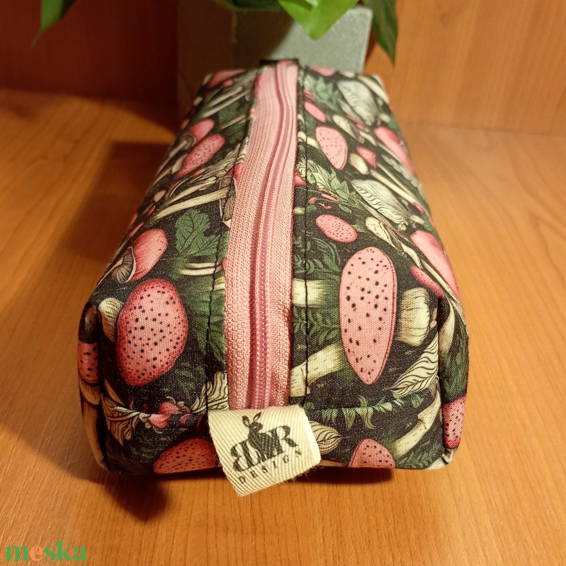 Rózsaszín gombamintás tolltartó - otthon & életmód - papír, írószer - tolltartó & ceruzatekercs - Meska.hu