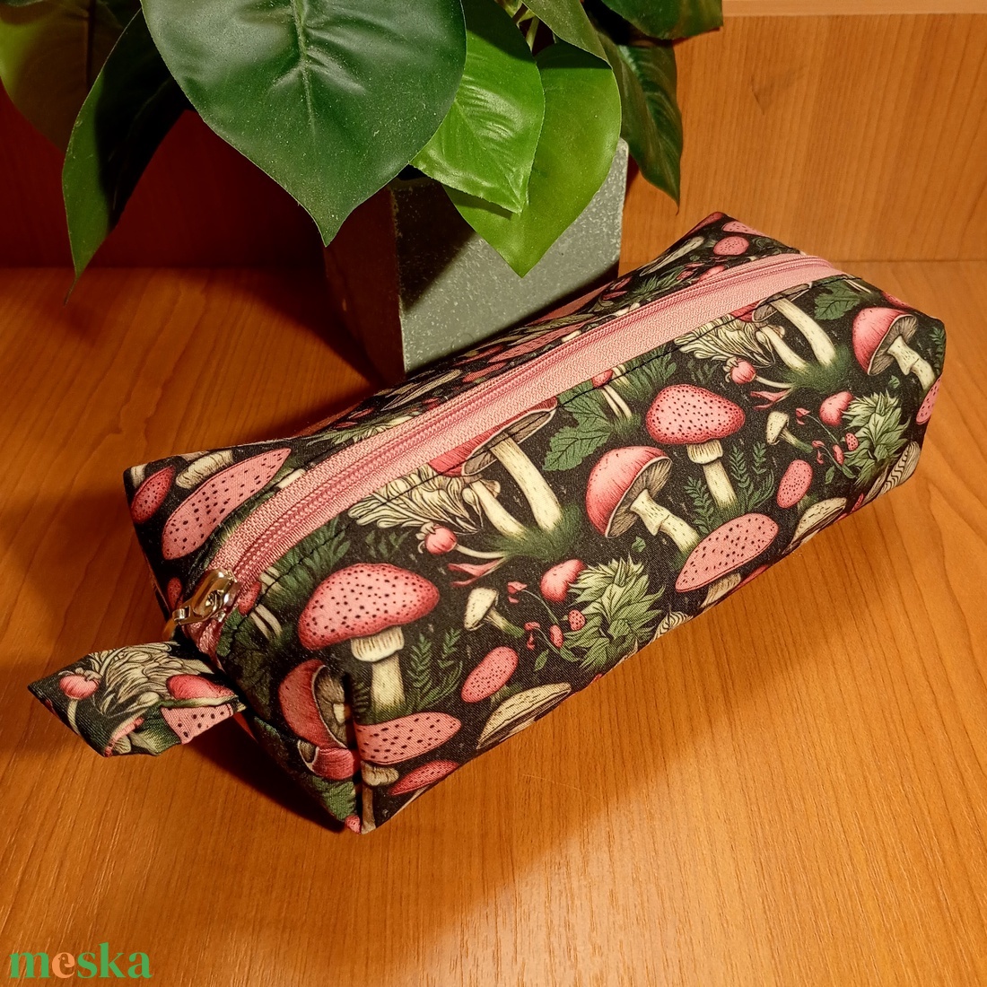 Rózsaszín gombamintás tolltartó - otthon & életmód - papír, írószer - tolltartó & ceruzatekercs - Meska.hu