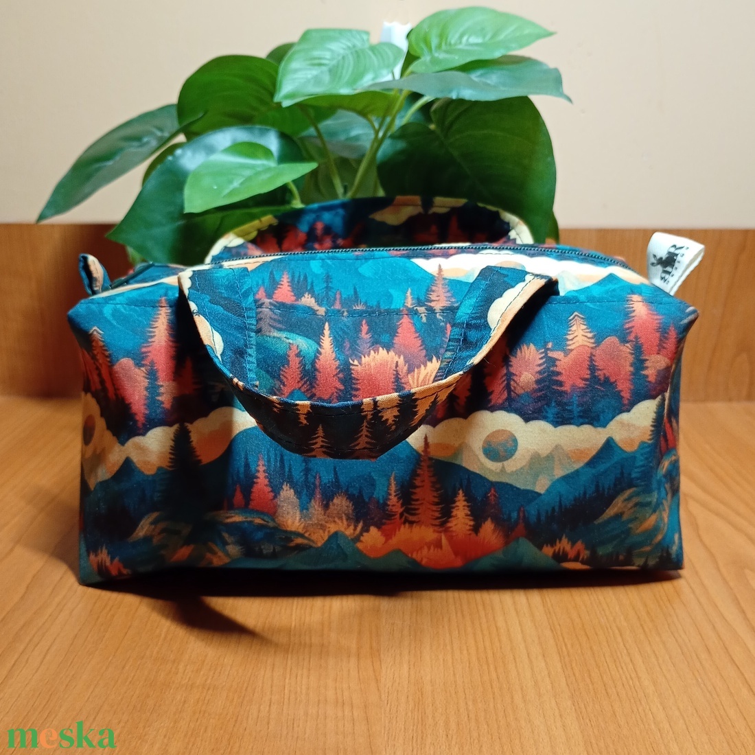 Erdők-hegyek mintás füles neszeszer - táska & tok - neszesszer - Meska.hu