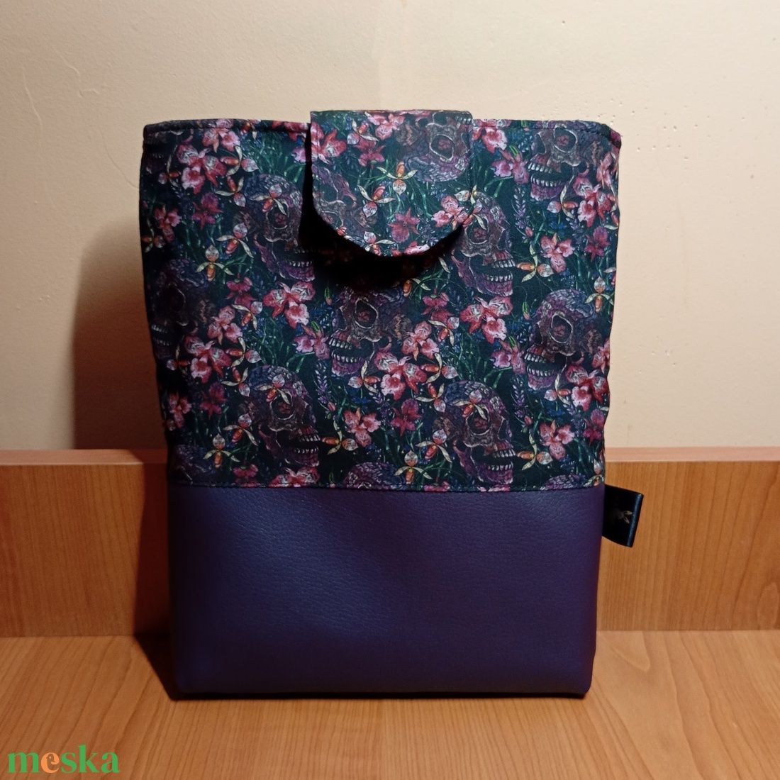 Koponyás-virágos mintás könyvtok - könyv & zene - könyvtok - Meska.hu