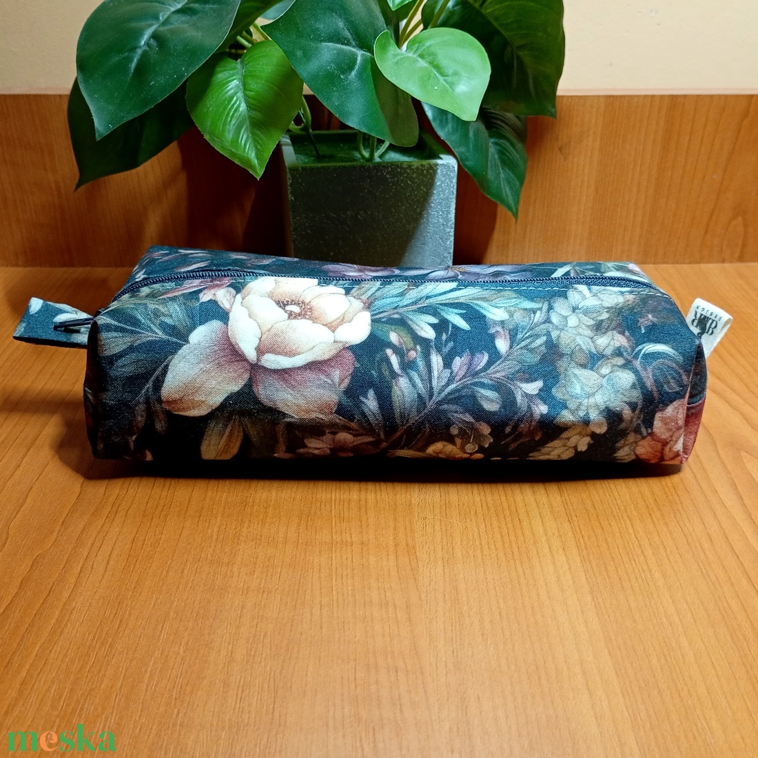 Virágmintás tolltartó - otthon & életmód - papír, írószer - tolltartó & ceruzatekercs - Meska.hu