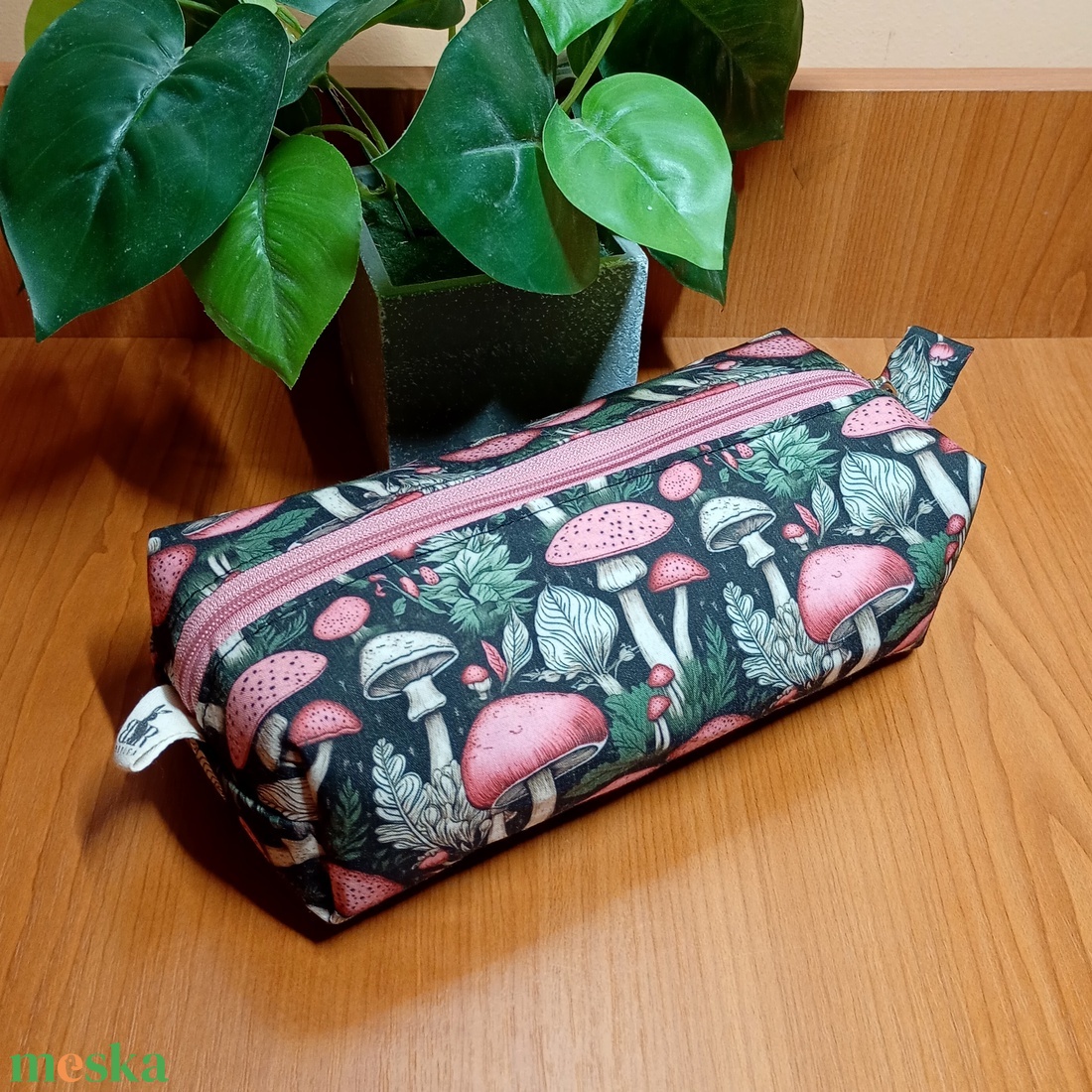 Rózsaszín gombamintás tolltartó - otthon & életmód - papír, írószer - tolltartó & ceruzatekercs - Meska.hu