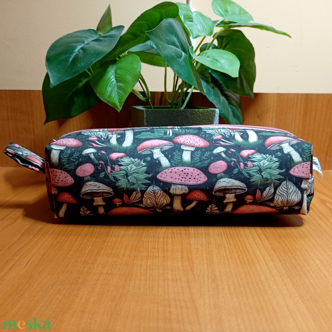 Rózsaszín gombamintás tolltartó - otthon & életmód - papír, írószer - tolltartó & ceruzatekercs - Meska.hu