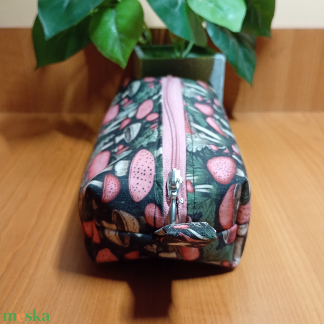 Rózsaszín gombamintás tolltartó - otthon & életmód - papír, írószer - tolltartó & ceruzatekercs - Meska.hu