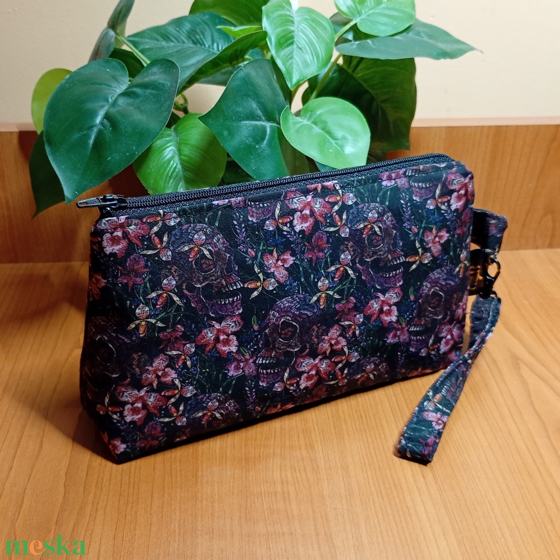 Koponyás-virágos mintás neszeszer - táska & tok - neszesszer - Meska.hu