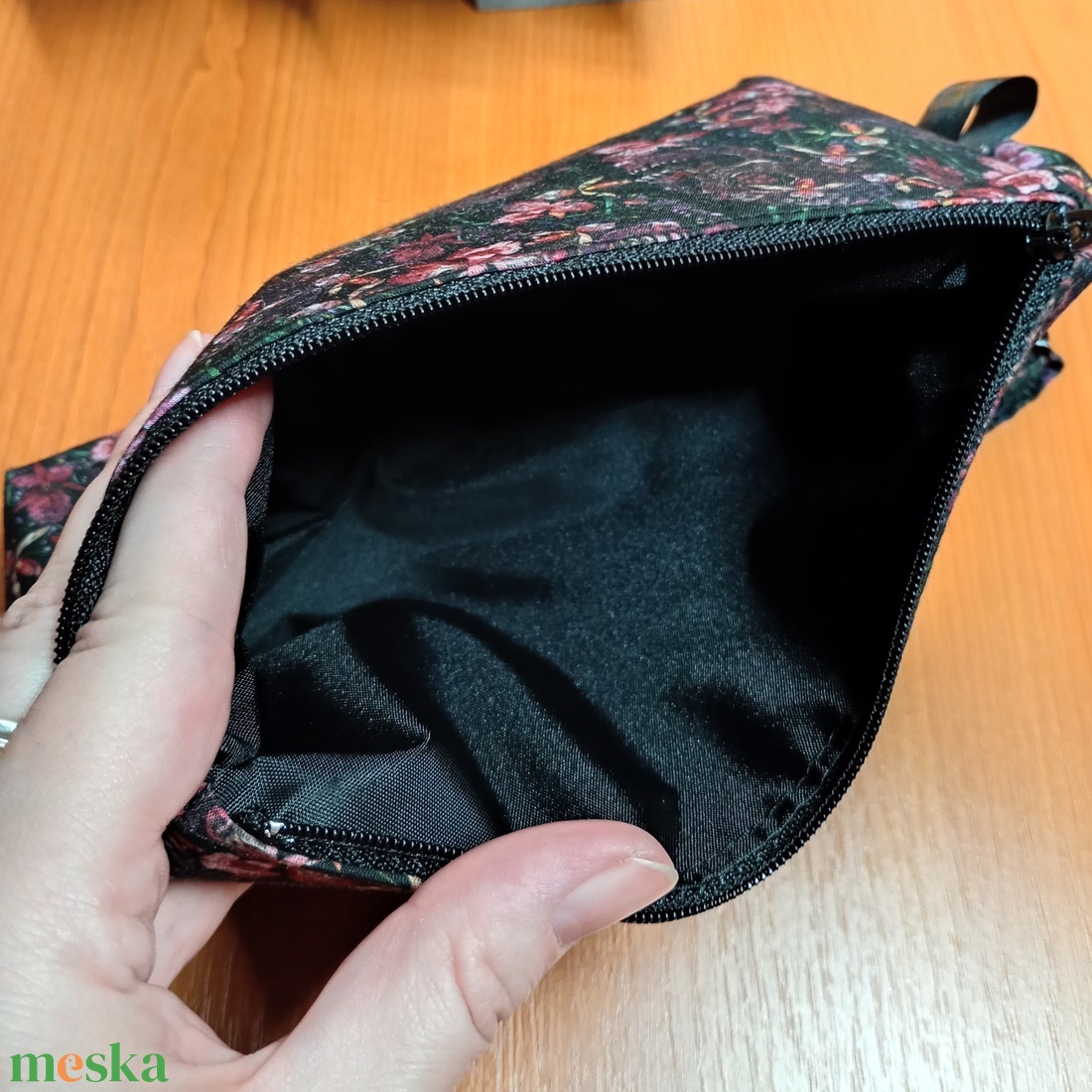 Koponyás-virágos mintás neszeszer - táska & tok - neszesszer - Meska.hu