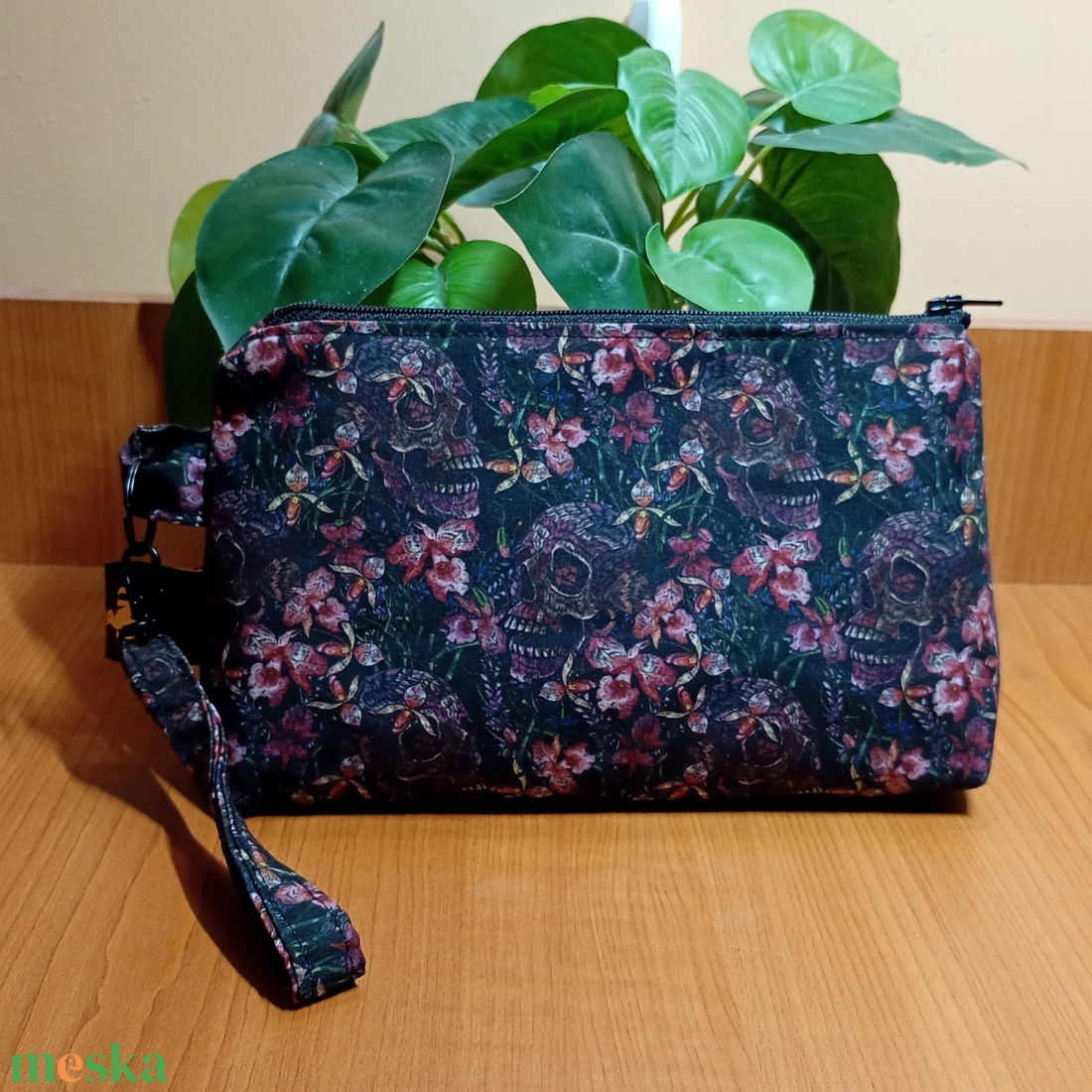 Koponyás-virágos mintás neszeszer - táska & tok - neszesszer - Meska.hu