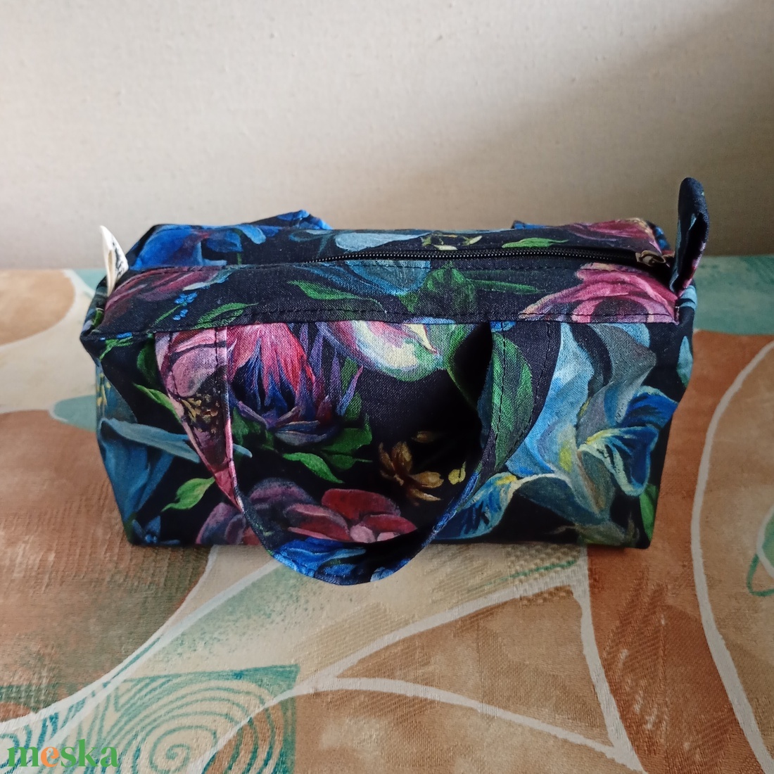 Sötét virágos füles neszeszer - táska & tok - neszesszer - Meska.hu