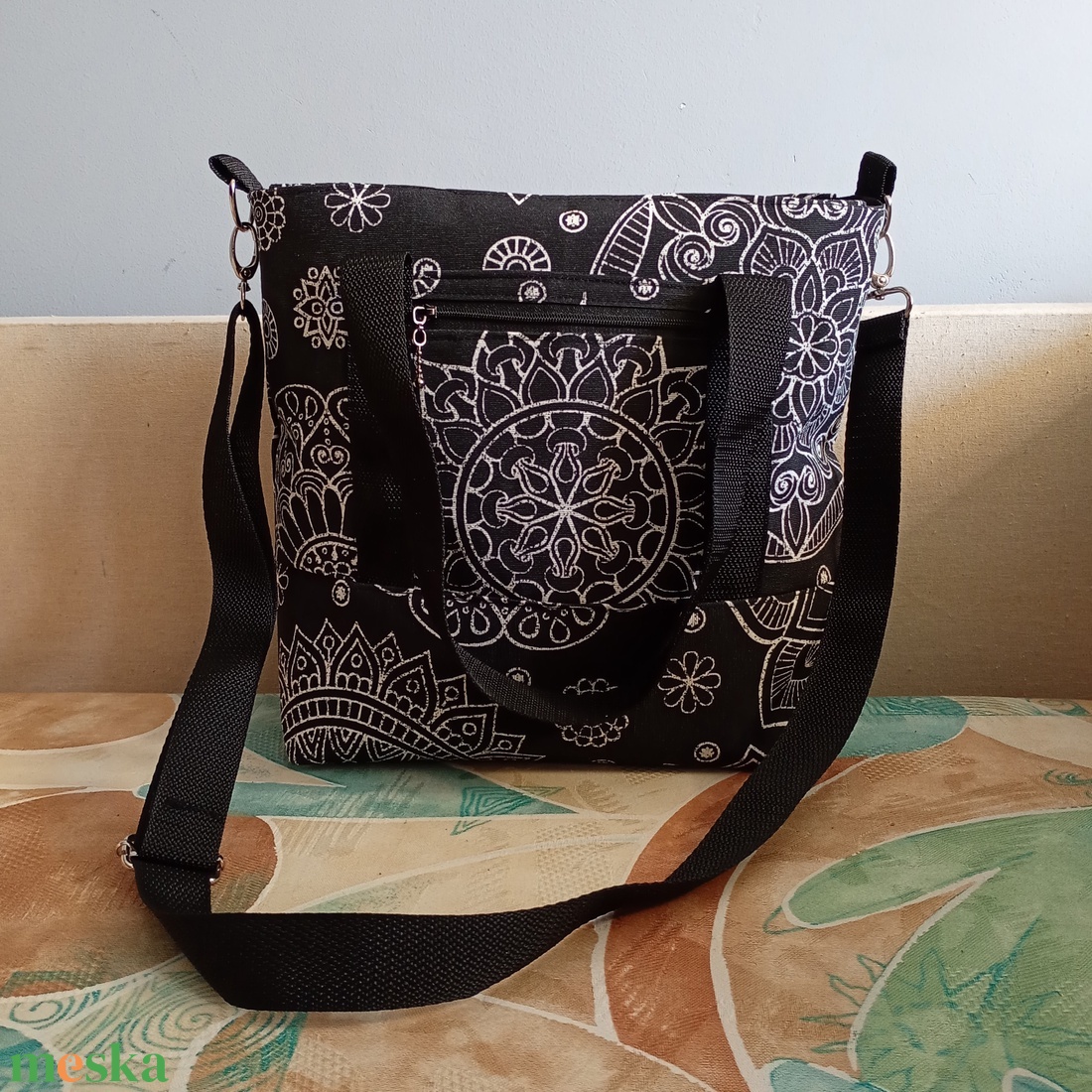 Fekete mandalamintás válltáska - táska & tok - kézitáska & válltáska - válltáska - Meska.hu