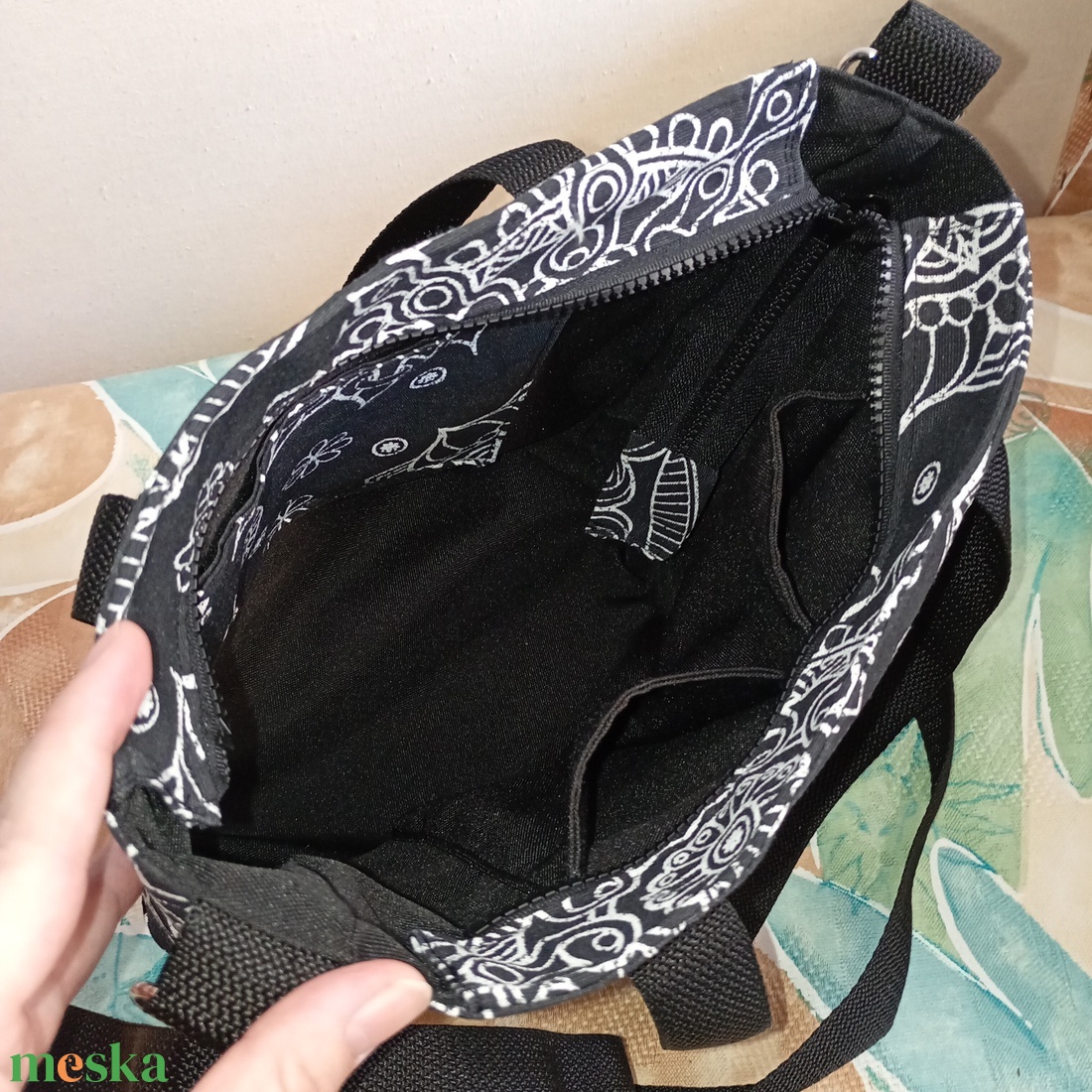 Fekete mandalamintás válltáska - táska & tok - kézitáska & válltáska - válltáska - Meska.hu