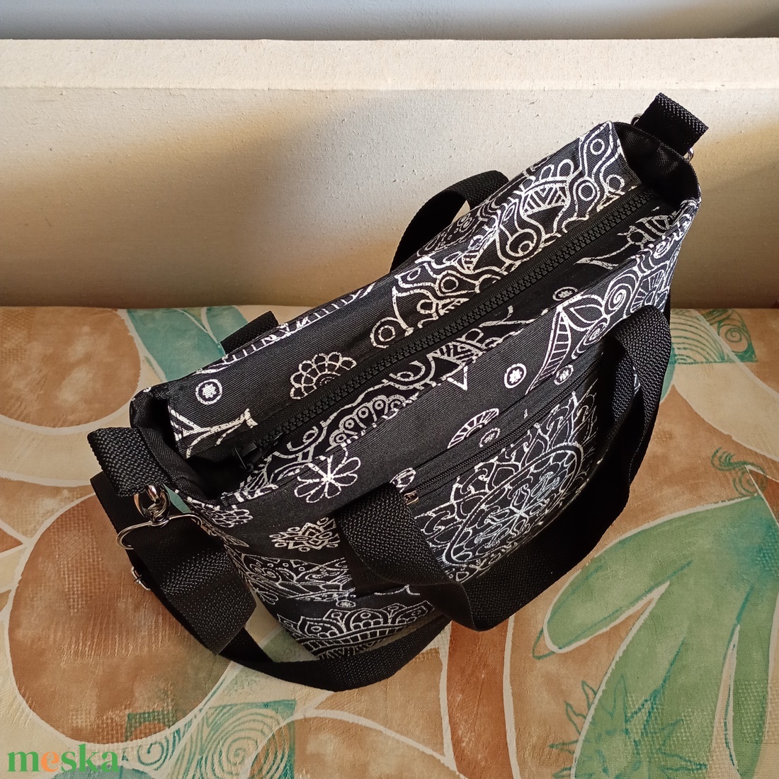 Fekete mandalamintás válltáska - táska & tok - kézitáska & válltáska - válltáska - Meska.hu
