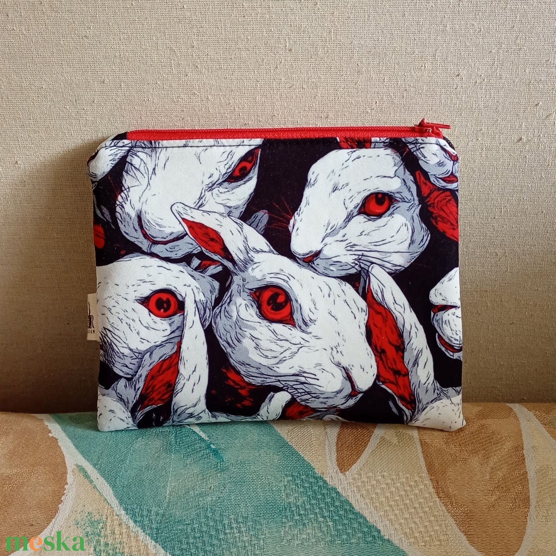 Vérnyúl mintás neszeszer - táska & tok - neszesszer - Meska.hu