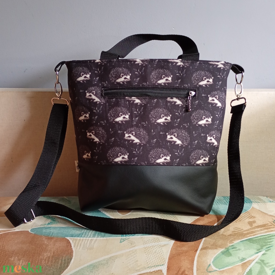 Fekete sünimintás válltáska - táska & tok - kézitáska & válltáska - válltáska - Meska.hu