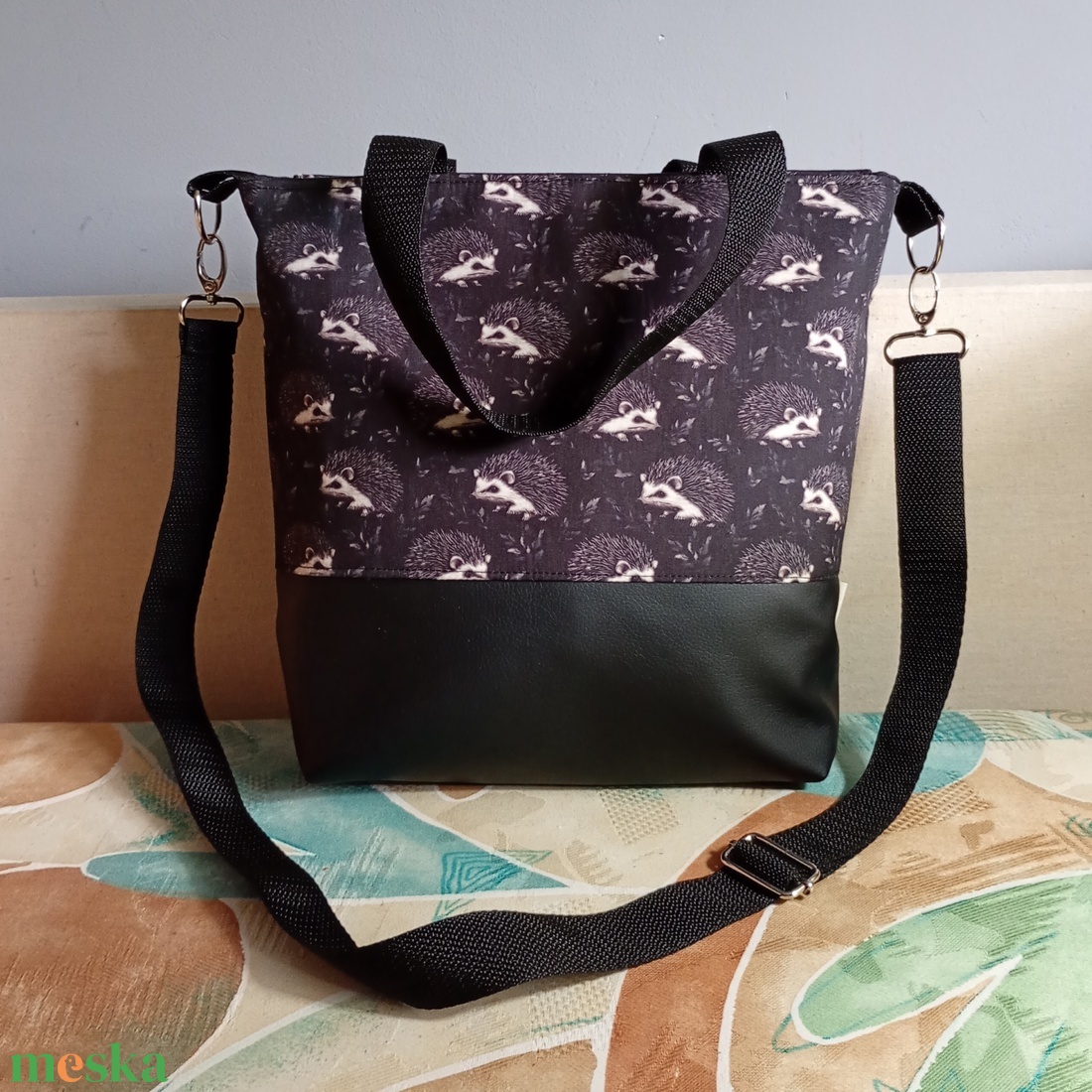 Fekete sünimintás válltáska - táska & tok - kézitáska & válltáska - válltáska - Meska.hu