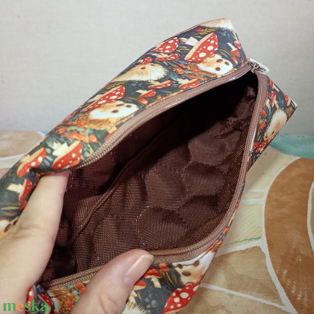 Süni- és gombamintás tolltartó - otthon & életmód - papír, írószer - tolltartó & ceruzatekercs - Meska.hu