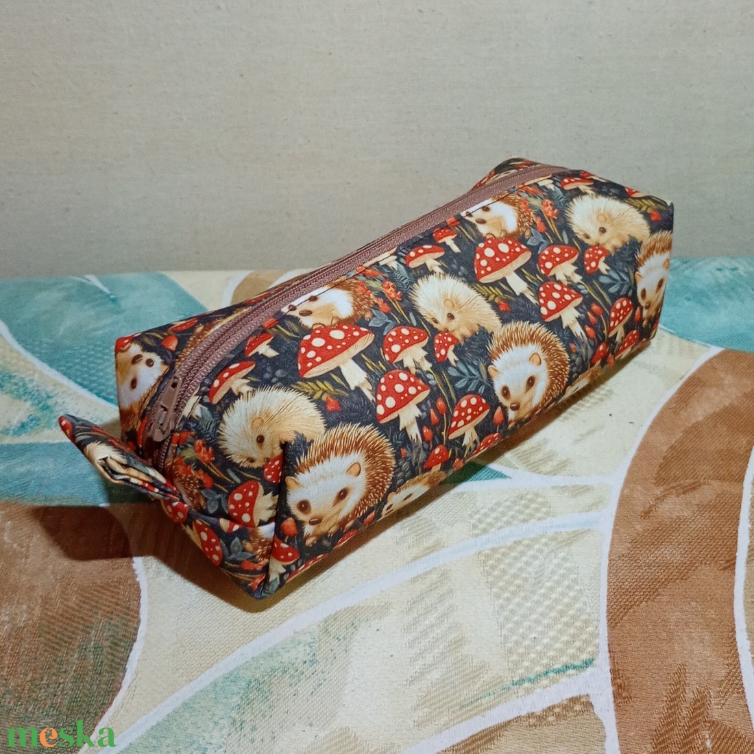 Süni- és gombamintás tolltartó - otthon & életmód - papír, írószer - tolltartó & ceruzatekercs - Meska.hu