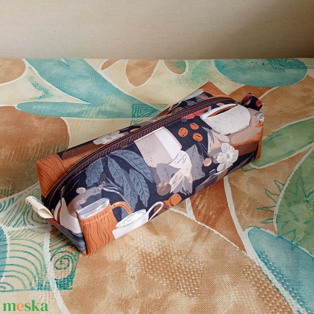 Kávémintás tolltartó - otthon & életmód - papír, írószer - tolltartó & ceruzatekercs - Meska.hu