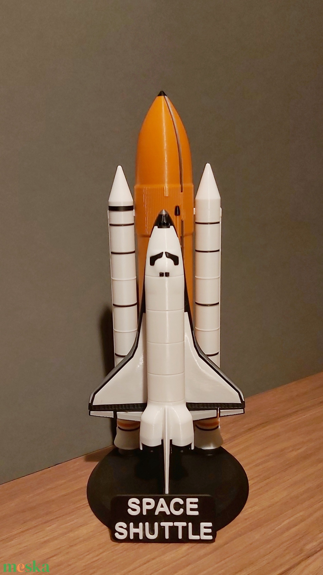 A legendás Űrsikló, a Space Shuttle 1:220 arányú modellje. A gyorsító rakétákkal és üzemanyag tankkal. akciós termékkép 1
