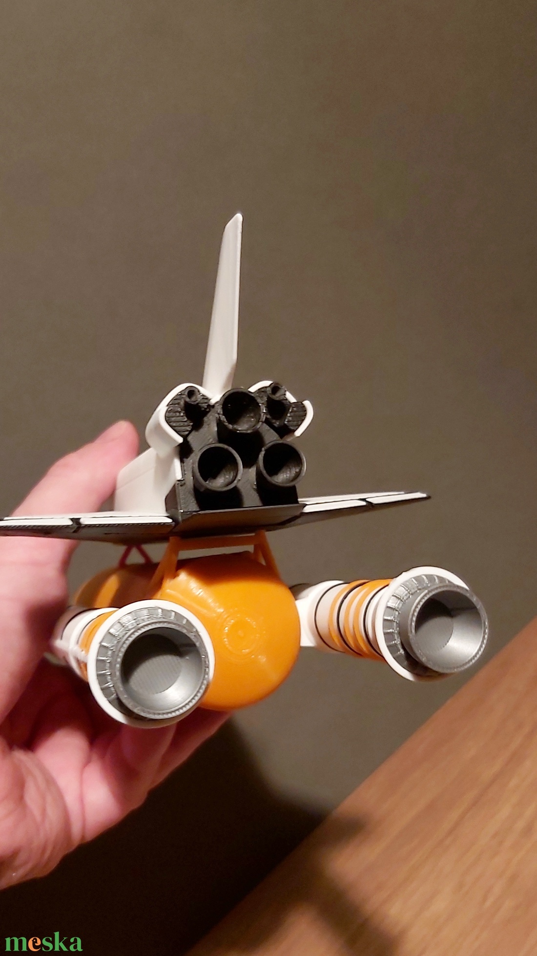 A legendás Űrsikló, a Space Shuttle 1:220 arányú modellje. A gyorsító rakétákkal és üzemanyag tankkal. - művészet - makett, modell - Meska.hu A legendás Űrsikló, a Space Shuttle 1:220 arányú modellje. A gyorsító rakétákkal és üzemanyag tankkal. - művészet - makett, modell - Meska.hu