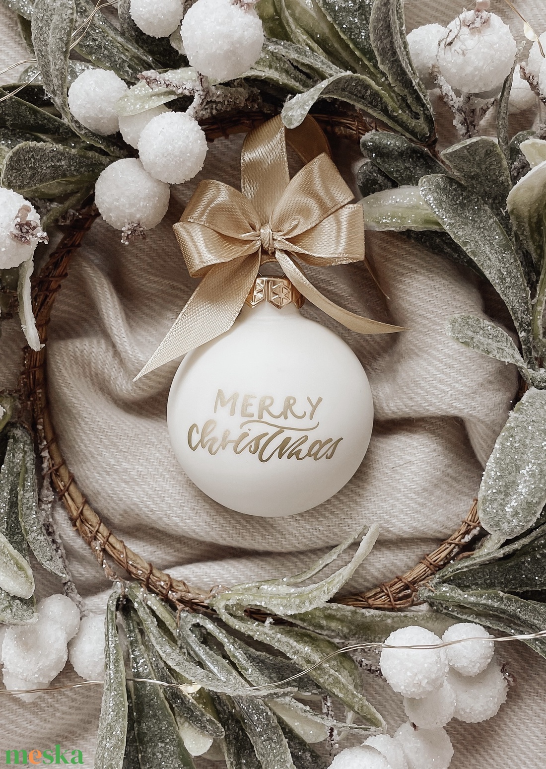 Egyedi feliratú karácsonyi üveggömb - törtfehér matt - karácsony - karácsonyi lakásdekoráció - karácsonyfadíszek - Meska.hu