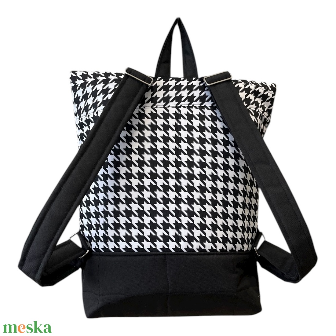 #HMM2 Fekete fehér tyúkláb mintás vízhatlan rolltop hátizsák - táska & tok - laptoptáska, laptop hátizsák - Meska.hu