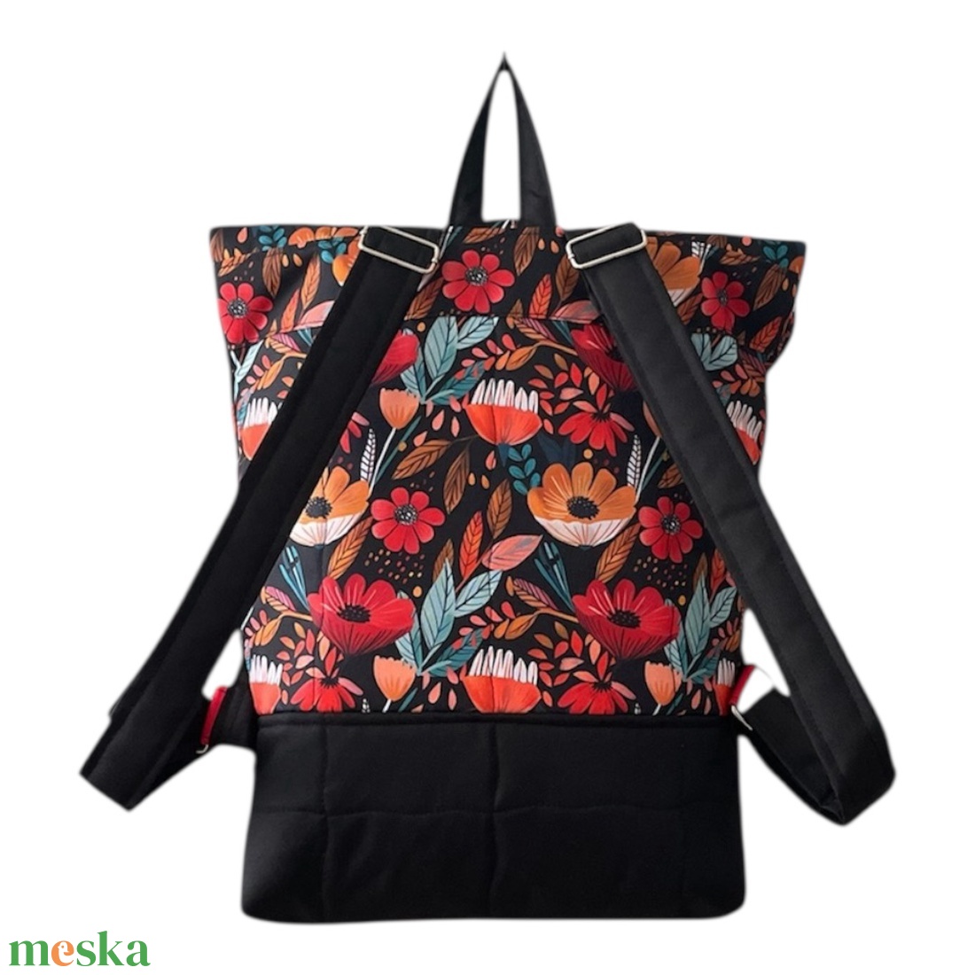 #HMV30 Blaur fekete alapon piros virágos vízhatlan rolltop hátizsák  - táska & tok - laptoptáska, laptop hátizsák - Meska.hu