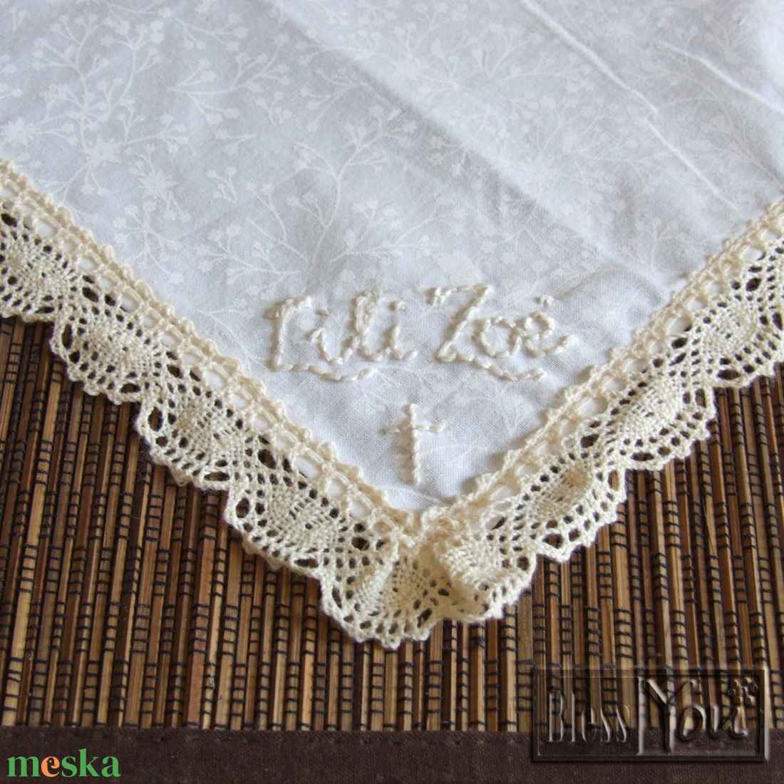 Névre szóló hímzett zsebkendő keresztelőre, fehér, pamutcsipkével -  - Meska.hu