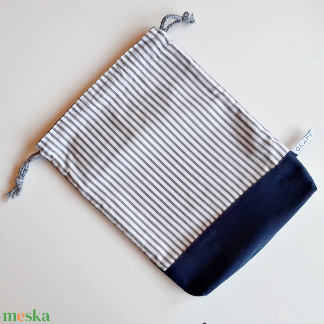 Iskolai tisztasági csomag - szürke csíkos / kék, vízálló PUL béléssel, iskolaszer / óvodai kellék - játék & sport - ovis felszerelés - ovis zsák - Meska.hu