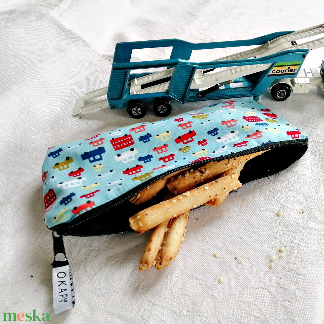 Autós tolltartó - iskolaszer fiúknak, színes autó mintás - otthon & életmód - papír, írószer - tolltartó & ceruzatekercs - Meska.hu