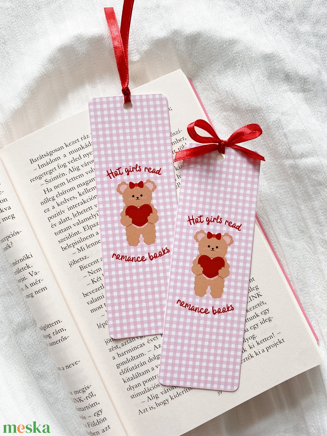 Hot girls read romance books -könyvjelző - könyv & zene - könyvjelző - Meska.hu