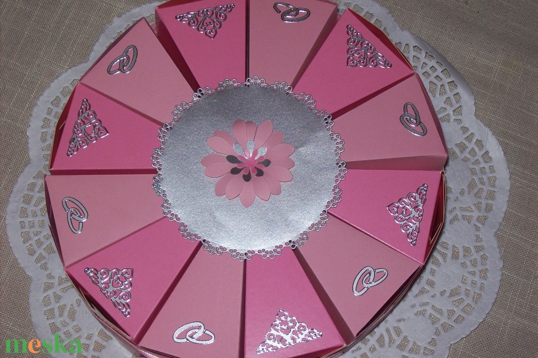 Pénzajándék átadó torta - közepes pink - ezüst - esküvő - emlék & ajándék - nászajándék - esküvői pénzátadó boríték, kártya - Meska.hu Pénzajándék átadó torta - közepes pink - ezüst - esküvő - emlék & ajándék - nászajándék - esküvői pénzátadó boríték, kártya - Meska.hu