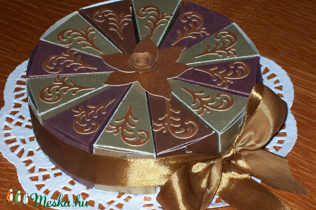 Pénzajándék átadó torta - mini, négerbarna-óarany - esküvő - emlék & ajándék - nászajándék - Meska.hu