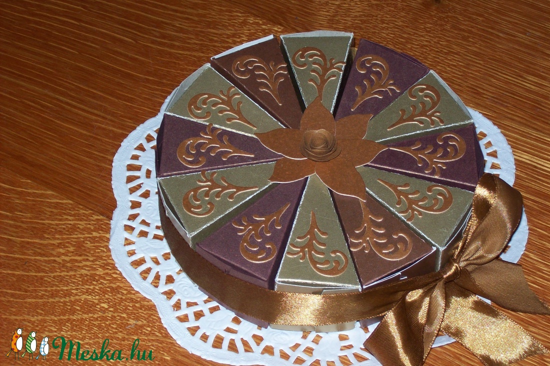 Pénzajándék átadó torta - mini, négerbarna-óarany - esküvő - emlék & ajándék - nászajándék - Meska.hu