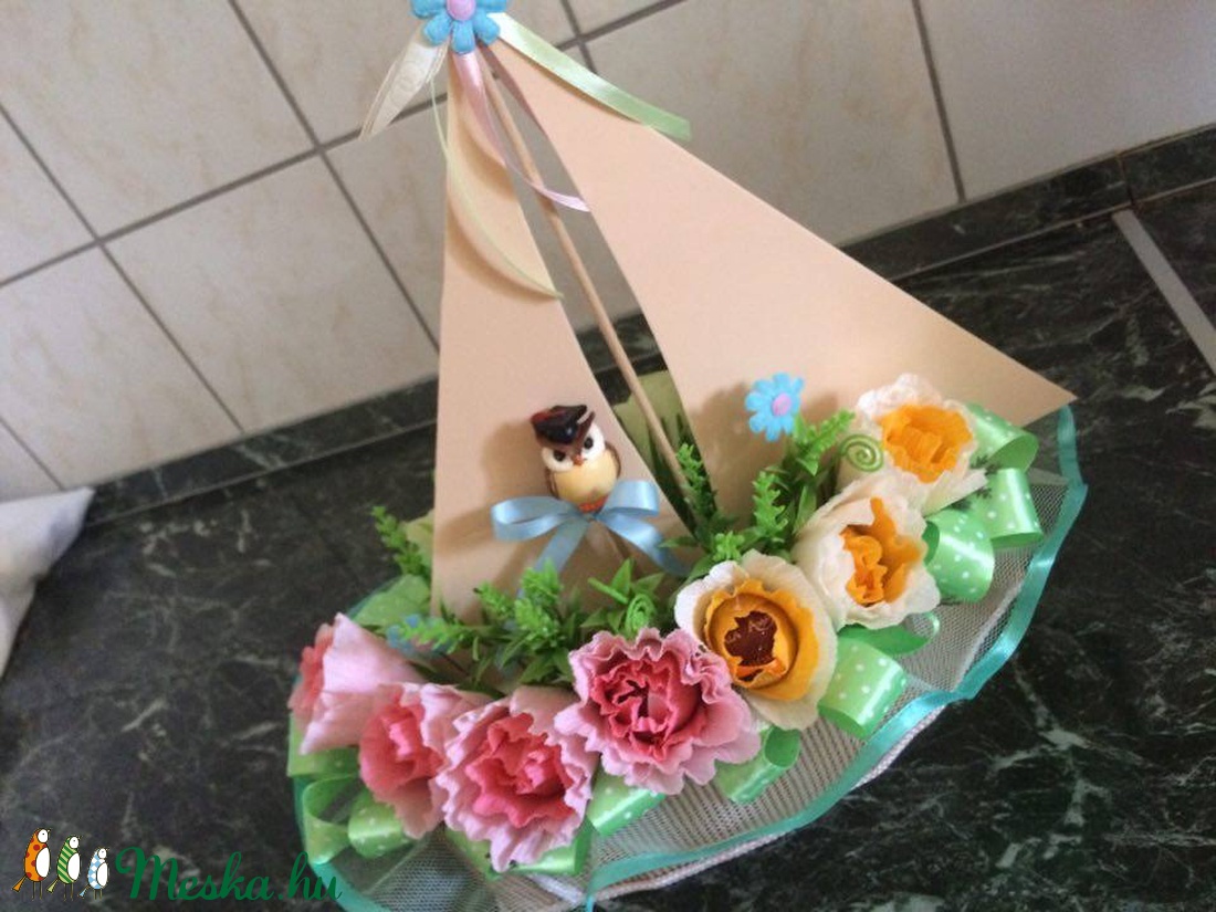 Csokicsokor- hajó, 12 szál rózsából - otthon & lakás - dekoráció - virágdísz és tartó - csokor & virágdísz - Meska.hu
