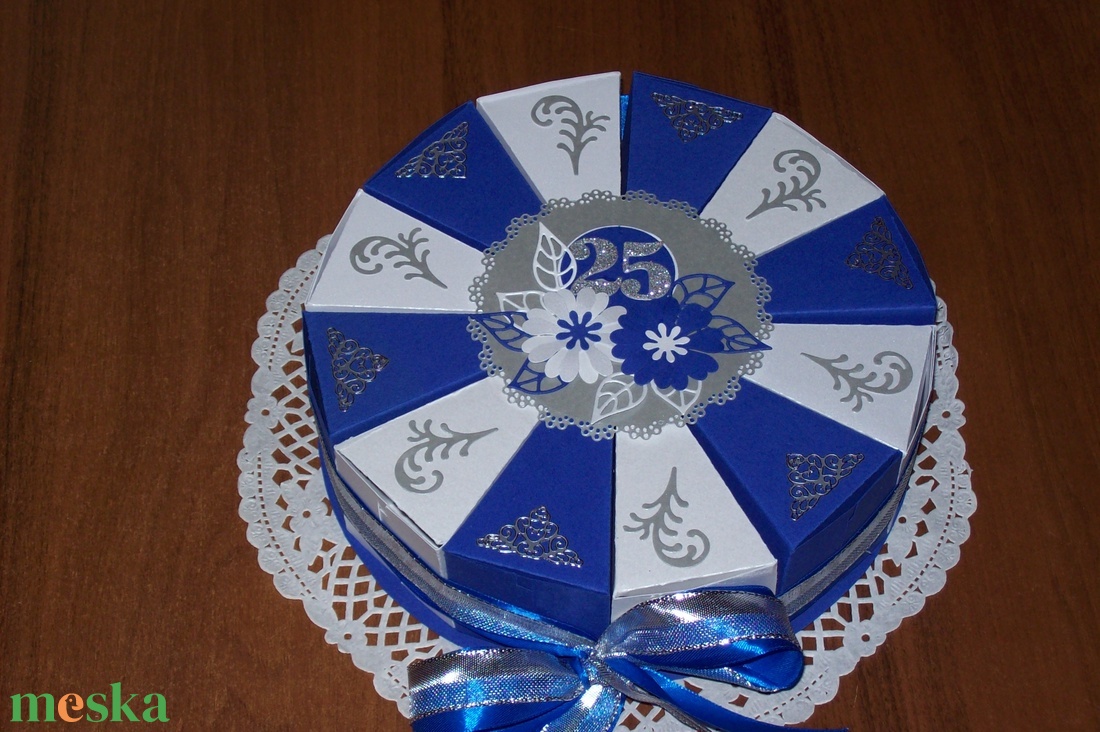 Pénzajándék átadó torta - közepes, ezüstlakodalomra - otthon & életmód - papír, írószer - ajándékozás kellékei - papírtorta - Meska.hu